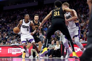 交媒体上疯 交媒体上疯